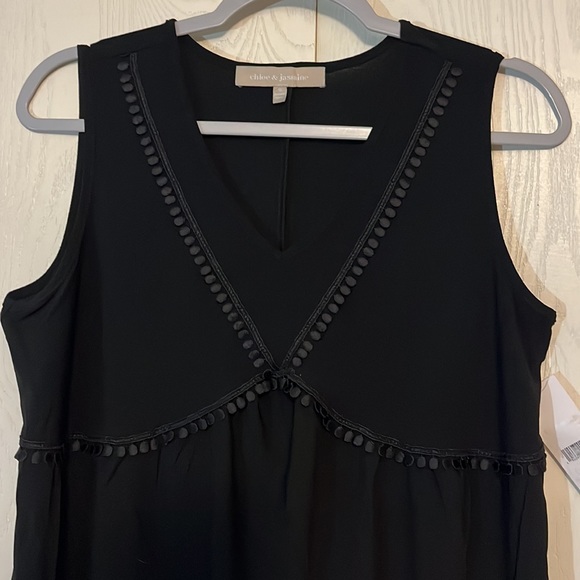 Chloe & Jasmine Sleeveless Top - Picture 2 of 7